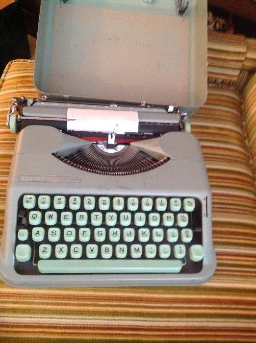 1960's Hermes Rocket portable typewriter. Mint!,!