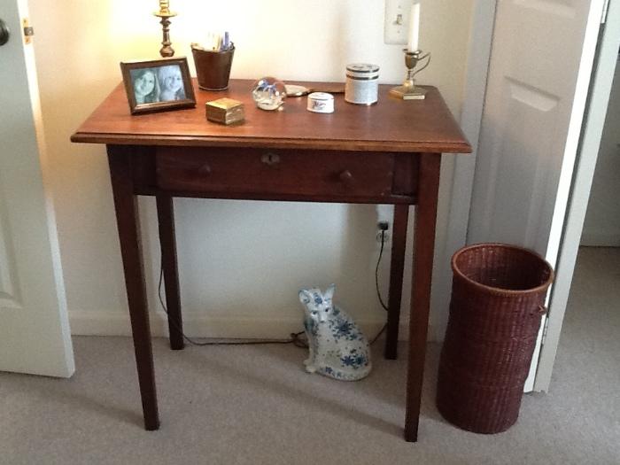 occasional table (with center drawer)