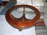 FABULOUES BEVELED GLASS ROUND COFFEE TABLE