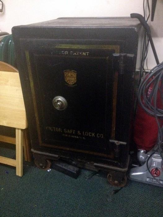 Antique Victor Safe & Lock Co. combination safe