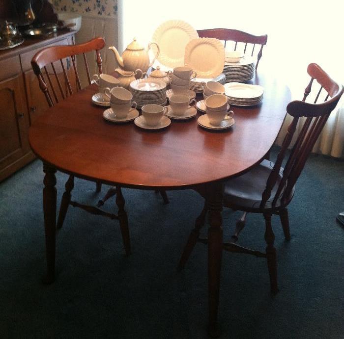 ETHAN ALLEN DINING TABLE WITH 4 CHAIRS 