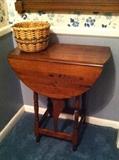 ANTIQUE DROP LEAF TABLE
