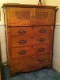 ANTIQUE OAK CHEST