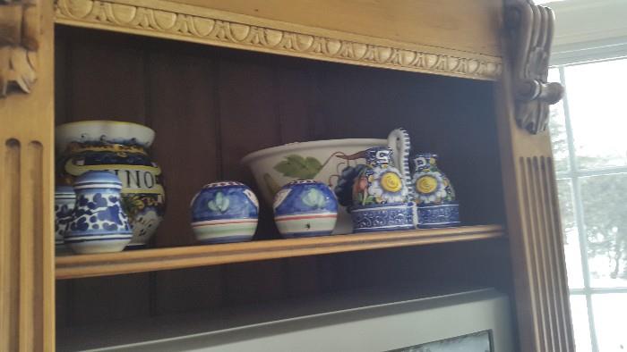 Assorted Italian pottery pieces