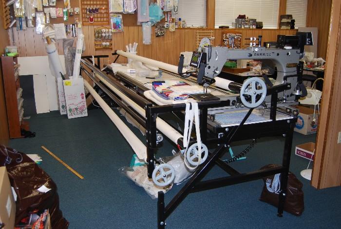 Quilting machine in pristine condition