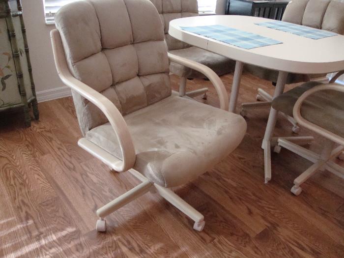 Comfortable dining chair, like new condition