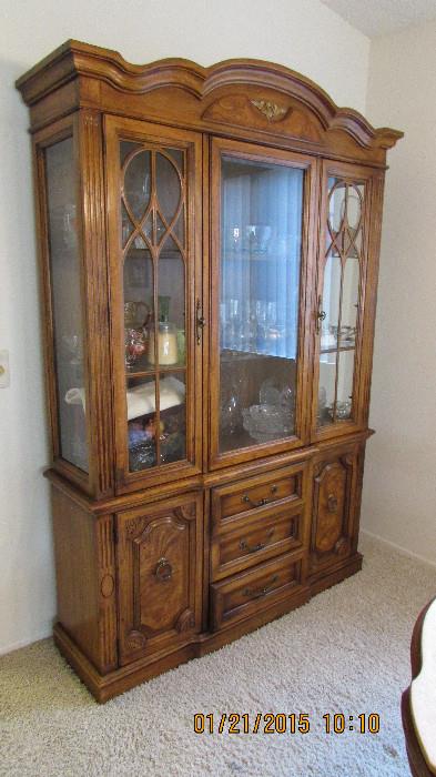 Thomasville hutch has lighted upper glass shelves and lower enclosed storage in very good condition