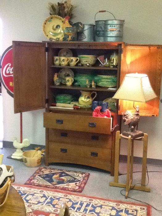 Rooster dish set plus large platters and pitchers; rooster canister; rooster salad bowls; and rooster lamp w shade.