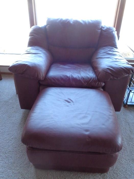 leather club chair w/ottoman
