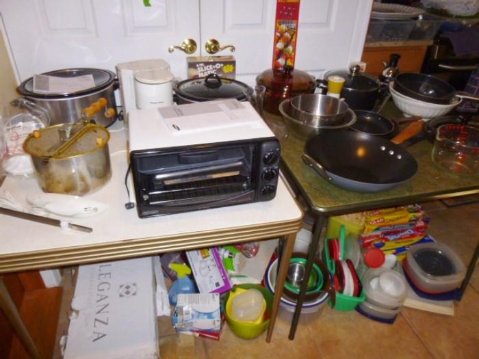 Very clean kitchenware, cookware, and small appliances