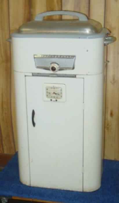 Westinghouse Cooker w/Cabinet