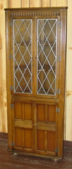Oak Corner Cabinet w/Leaded Glass Doors