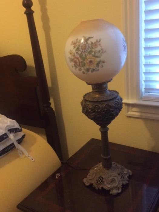 BEAUTIFUL VINTAGE LAMP WITH HAND PAINTED SHADE