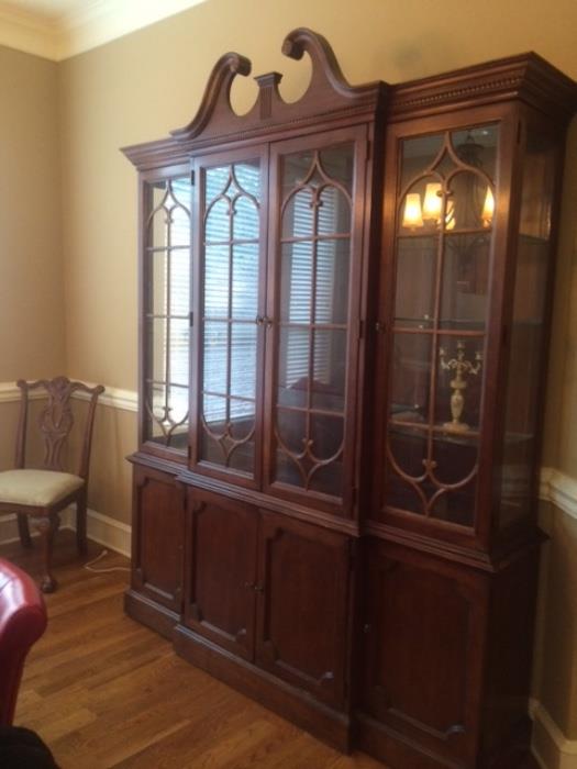 LEXINGTON LIGHTED CHINA CABINET 