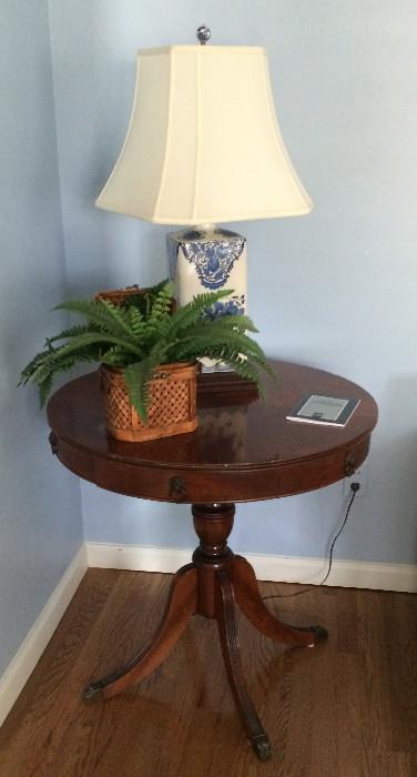 Very nice end table.  Perfect.