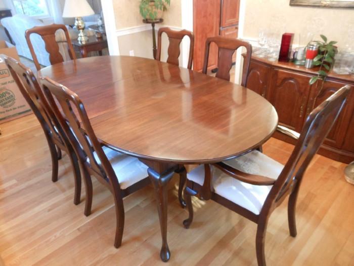 Pennsylvania House Queen Anne dining set with 8 chairs.