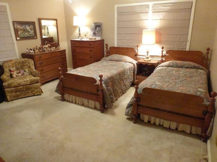 Maple Early American Twin Bedroom Set & Lots of Hourse, Fox, and Other Animal Figurines