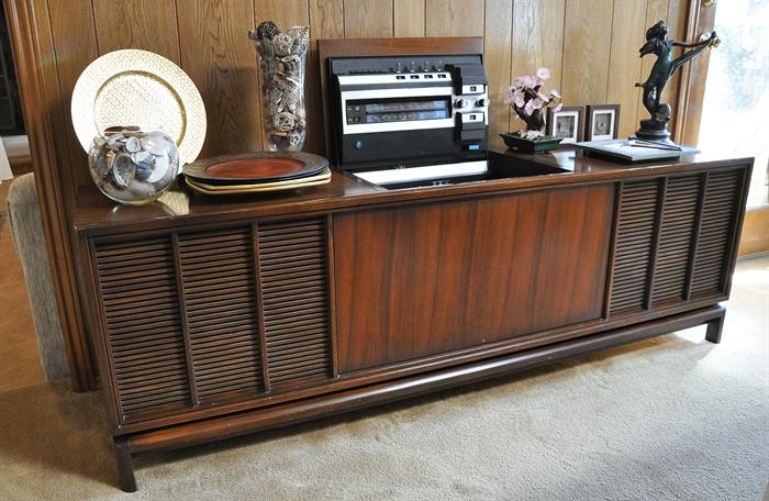 Midcentury modern stereo console.  Very classy cabinet.  The owner's son has restored the stereo.  The record player needs a cartridge.  These long cases are also being used as entertainment centers to place beneath large flatscreen televisions.