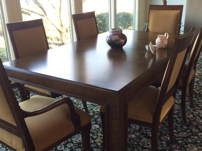 Very large dining table with 3 leaves