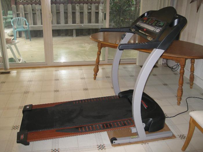 Working treadmill with incline