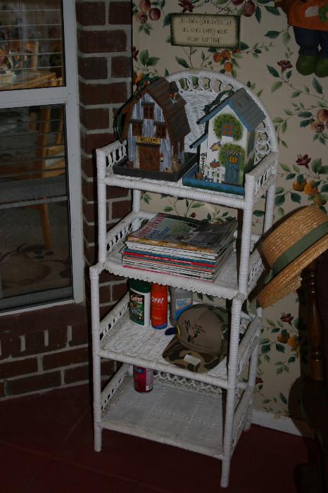 Wicker shelf, decorative bird houses