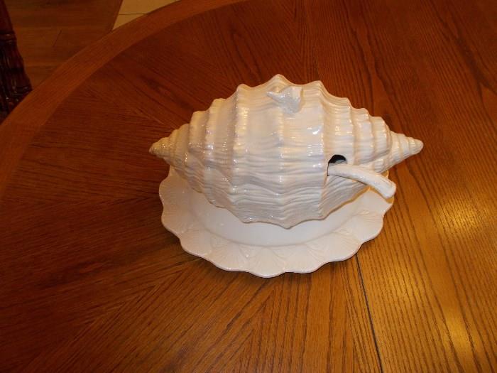 SHELL Shaped Tureen/Underplate/Serving Spoon