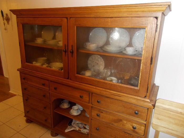 Reproduction Oak China Cabinet - BROYHILL Attic Heirloom Line - REALLY NICE!!!