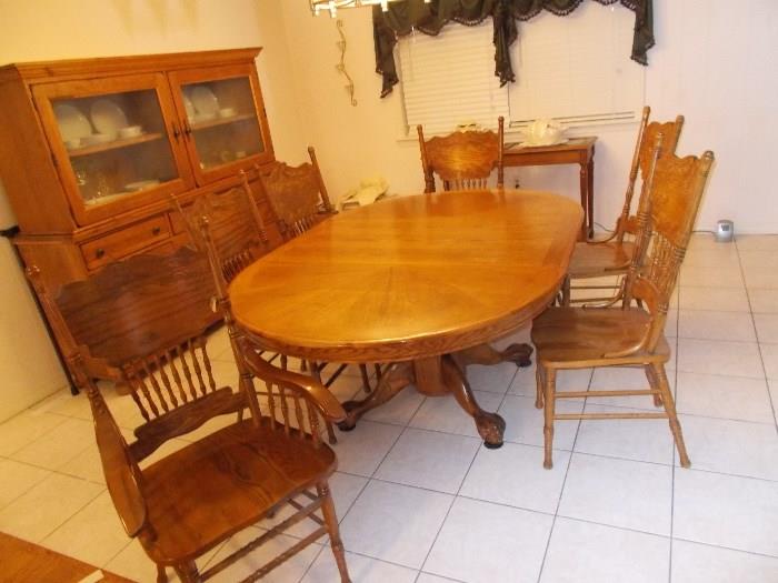 Reproduction Oak Dining Table - 1 Leaf - 2 Arm /chairs - 4 Side chairs - REALLY Nice Set!!!!!!