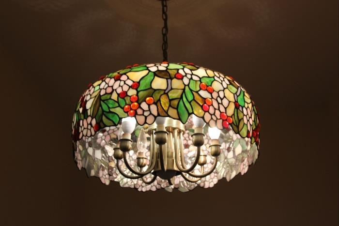 Tiffany style light fixtures and many additional lighting fixtures