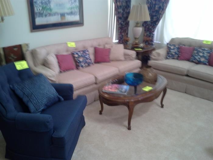 Thomasville coffee table..matching sofa and loveseat..very clean set..ALL 60% OFF
