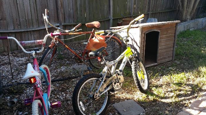 doghouse, 1 bike from 1970's and 2 kid bikes