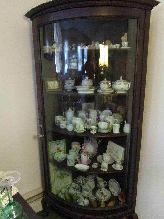 VICTORIAN CABINET AND CHINA