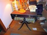 VINTAGE SIDE TABLE