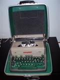  Vintage Royal typewriter