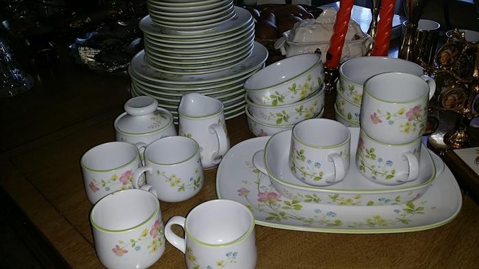 Noritake "Clear day" service for 8