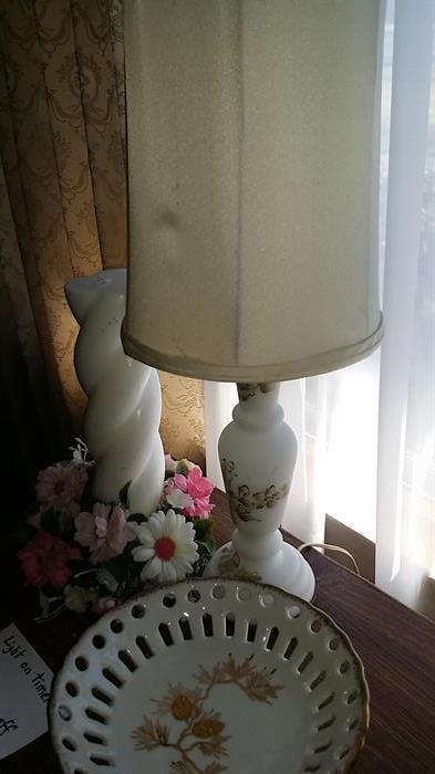 One of a pair of sweet lamps
Royal Halsey fine chins dish