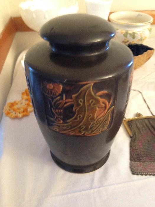 Large Roseville Dandelion ginger jar with lid 