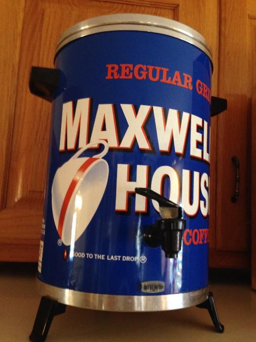 Maxwell House Coffee urn in box with set of matching cups