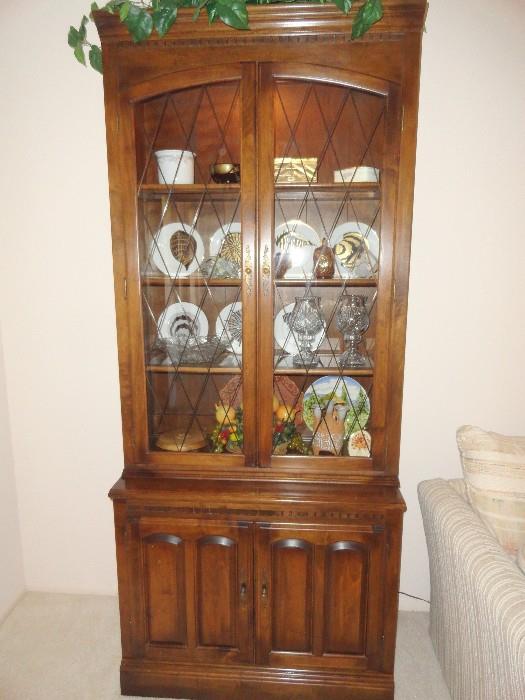 2 GORGEOUS CABINETS.. THEY ARE LIGHTED AND READY FOR LOTS OF STORAGE.. 