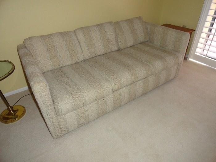 GREAT FULL SIZE SOFA BED.. REALLY NICE.. SEALY BRAND