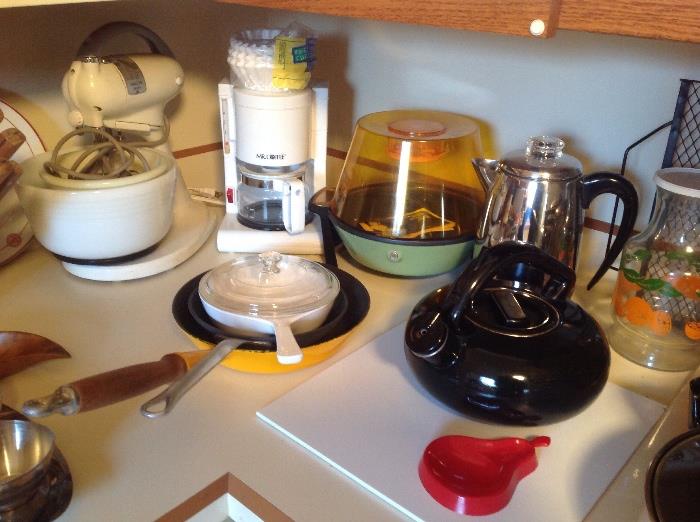 All the necessary appliances - mix it, pop it, brew it, bake it... We have you covered. 
