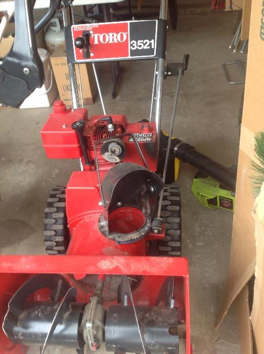 Oh, this Torro snowblower looks practically brand new... And you may get some good use yet this winter!