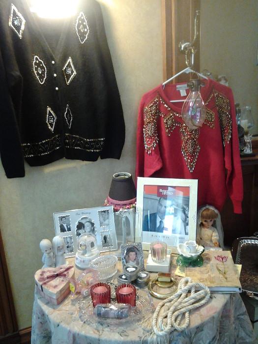 EXCELLENT VALENTINE'S GIFTS!! SEE PICS OF MORE NEW ITEMS AT END OF PICTURES. PLUS SOOO MANY MORE ITEMS NOT SHOWN!