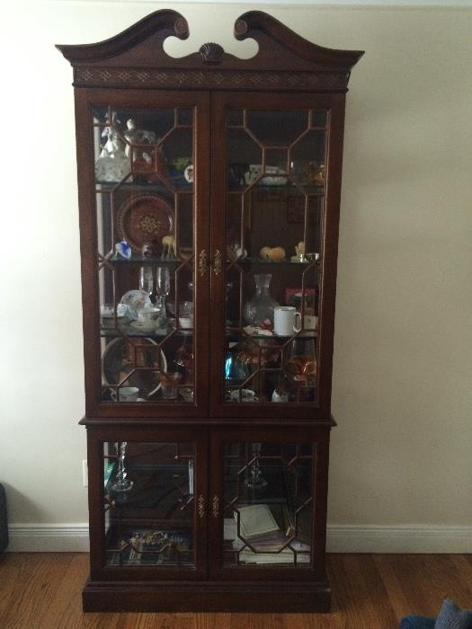 CHINA CABINET / CHINA / LLADRO & OTHER COLLECTIBLES