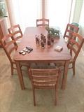 Kitchen Table and 6 Chairs Set - Comes w/ One Leaf. 