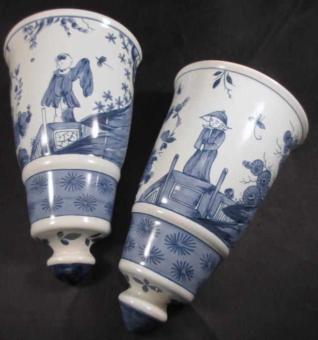Rare Pair of delft Chinoiserie Wall Pockets from the Colonial Williamsburg Collection (CW4) - circa 1970s