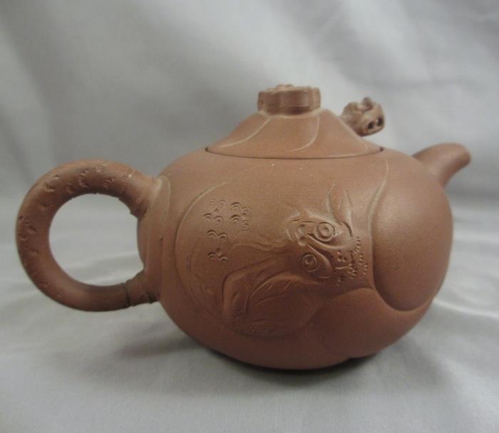 Nice Chinese Yixing Zisha Clay Teapot with Articulated Dragon Steam Vent and imperial Dragon Decorations