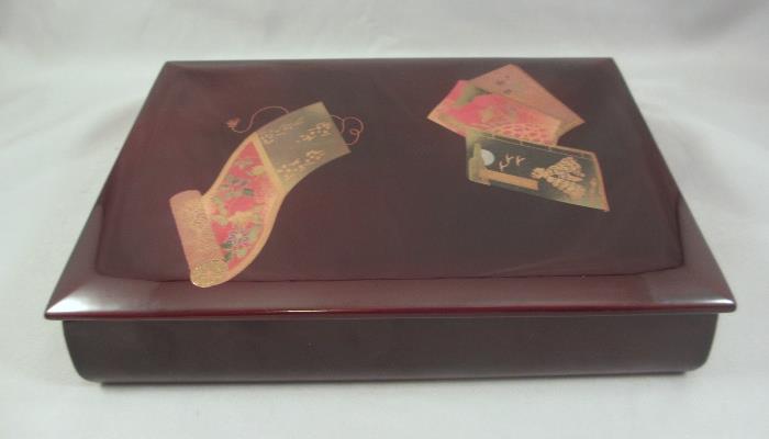 Stunning SIGNED Japanese Lacquer Box with Excellent Makie Decoration 