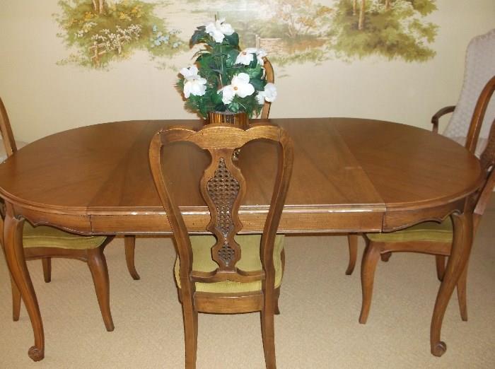 Table w/two leaves and four chairs by Hickory Chair, Hickory, N.C.