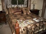 QUEEN BED SUITE